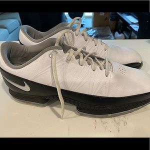 Like New Nike Men’s Golf Shoes Cleats